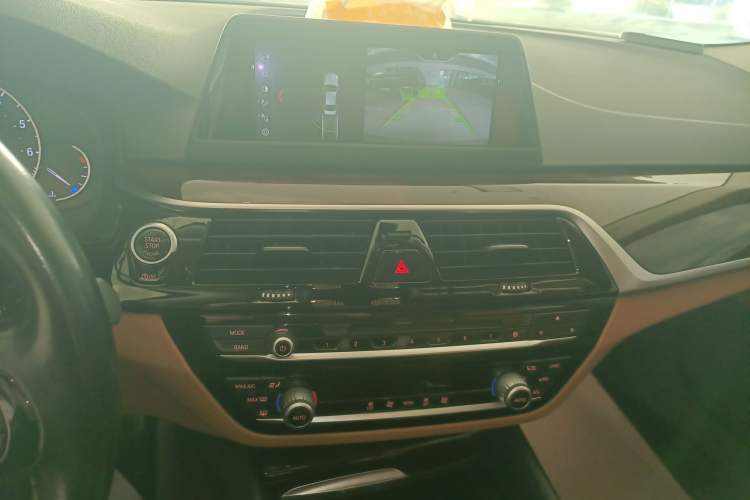 Used BMW 5 Series 2018 528Li Launch Special Edition Audio And AC Panel