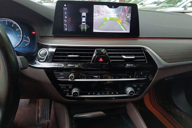 Used BMW 5 Series 2018 530Li Leading Edition Luxury Package Audio And AC Panel
