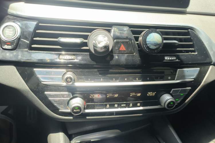 Used BMW 5 Series 2018 525Li M Sport Package Audio And AC Panel