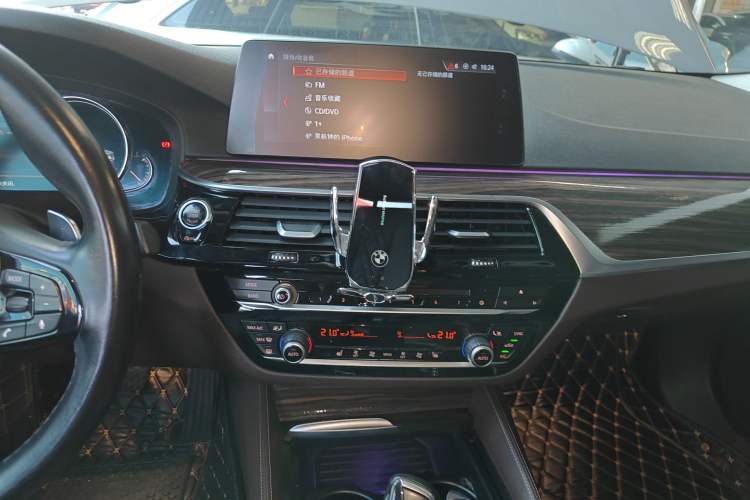 Used BMW 5 Series 2018 530Li Leading Edition Luxury Package Audio And AC Panel