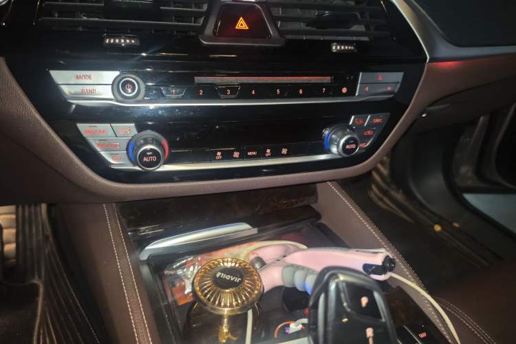 Used BMW 5 Series 2018 525Li Luxury Package Audio And AC Panel