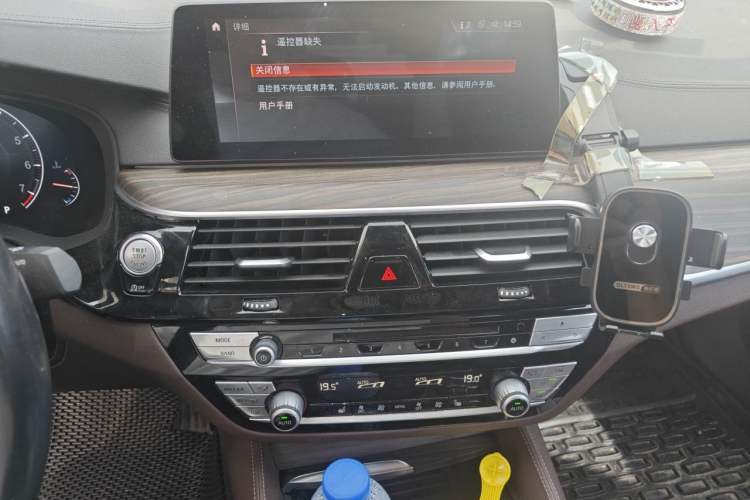 Used BMW 5 Series 2018 530Li xDrive Luxury Package Audio And AC Panel