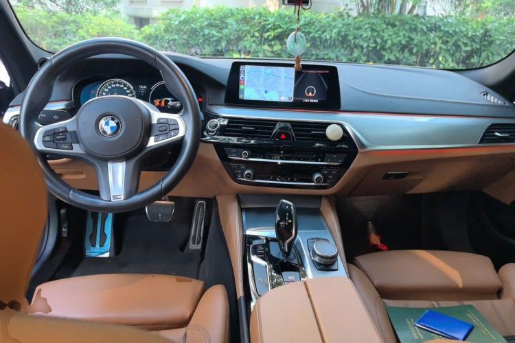 Used BMW 5 Series 2018 525i M Sport Package Center Console