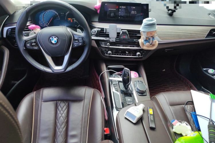 Used BMW 5 Series 2018 Facelifted 530Li xDrive Luxury Package Center Console