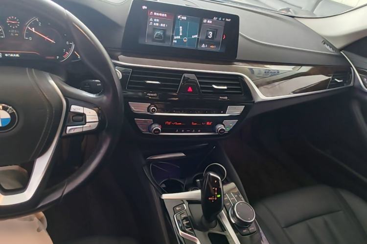 Used BMW 5 Series 2018 525Li Luxury Package Center Console