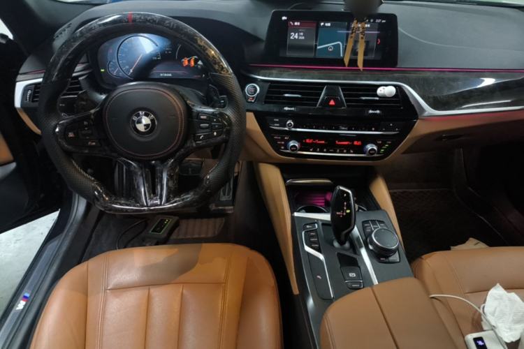 Used BMW 5 Series 2018 530Li Leading Model M Sport Package Center Console