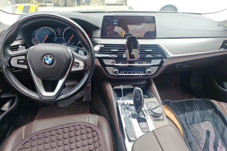 Used BMW 5 Series 2018 Facelifted 530Li Luxury Edition Premium Package Center Console