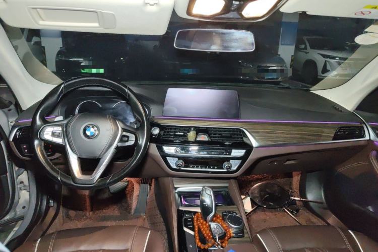 Used BMW 5 Series 2018 Revised Version 530Li Leading Edition Luxury Package Center Console
