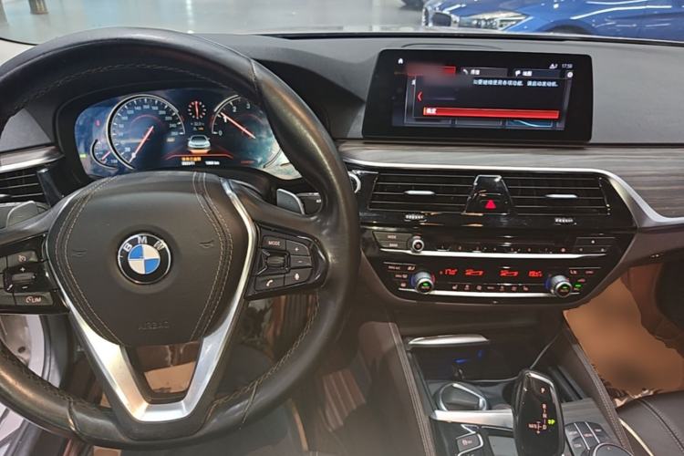 Used BMW 5 Series 2018 530Li Leading Edition Luxury Package Center Console
