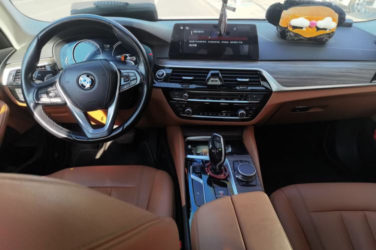 Used BMW 5 Series 2018 530Li xDrive Luxury Package Center Console