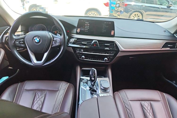 Used BMW 5 Series 2018 530Li xDrive Luxury Package Center Console