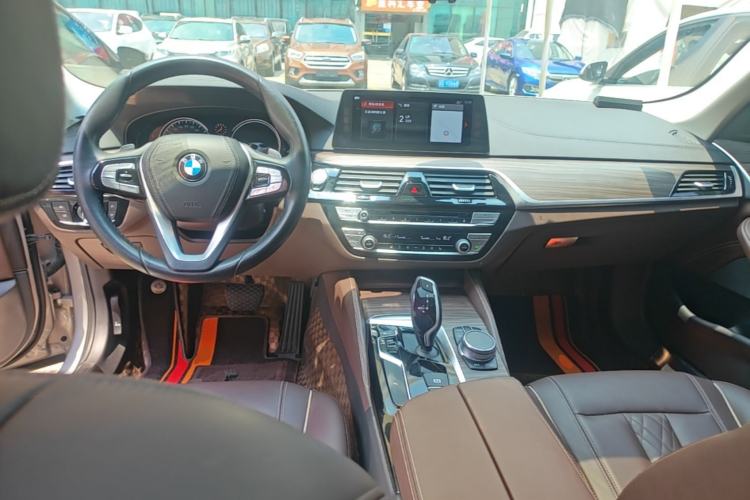 Used BMW 5 Series 2018 Revised Version 530Li Leading Edition Luxury Package Center Console