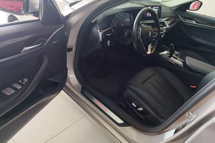 Used BMW 5 Series 2018 525Li Luxury Package Driver Seat