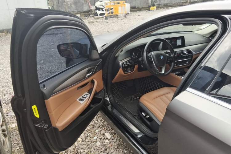 Used BMW 5 Series 2018 530Li Leading Edition Luxury Package Driver Seat