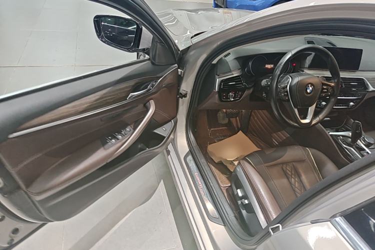 Used BMW 5 Series 2018 530Li Leading Edition Luxury Package Driver Seat