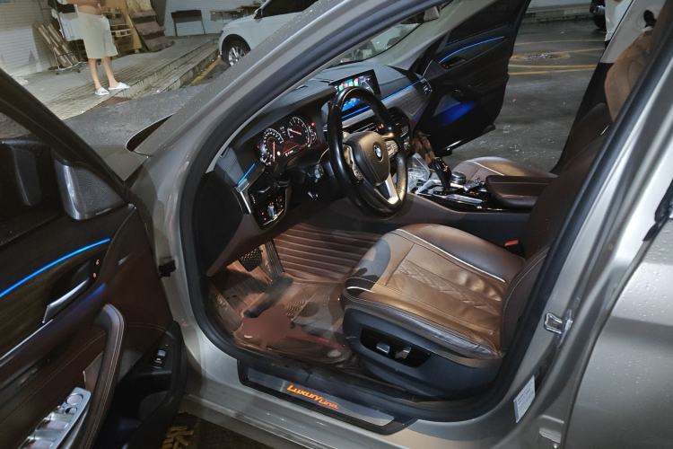 Used BMW 5 Series 2018 Facelifted 530Li Luxury Edition Premium Package Driver Seat