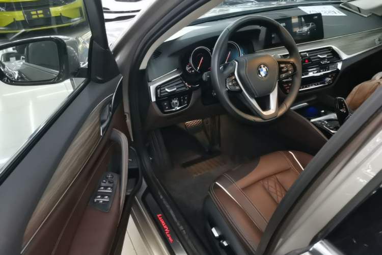Used BMW 5 Series 2018 530Li Leading Edition Luxury Package Driver Seat