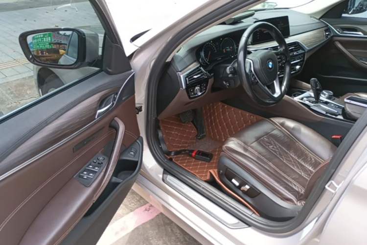 Used BMW 5 Series 2018 530Li Leading Edition Luxury Package Driver Seat
