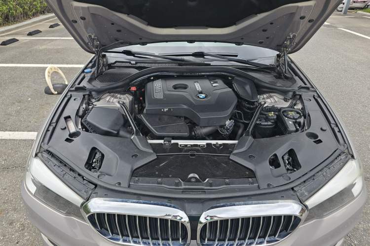 Used BMW 5 Series 2018 528Li Launch Special Edition Engine Bay