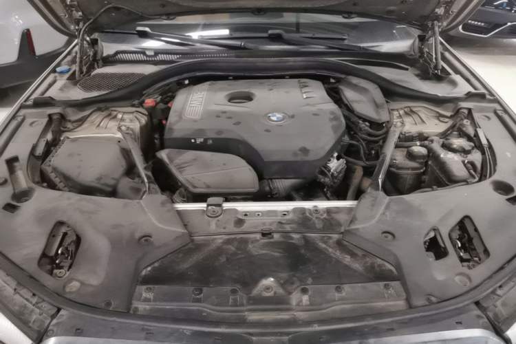 Used BMW 5 Series 2018 528Li Launch Special Edition Engine Bay