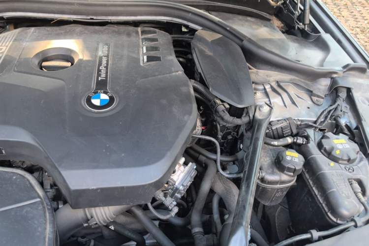 Used BMW 5 Series 2018 525i M Sport Package Engine Bay Left