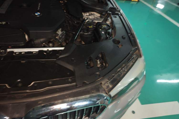 Used BMW 5 Series 2018 528Li Launch Special Edition Engine Bay Left