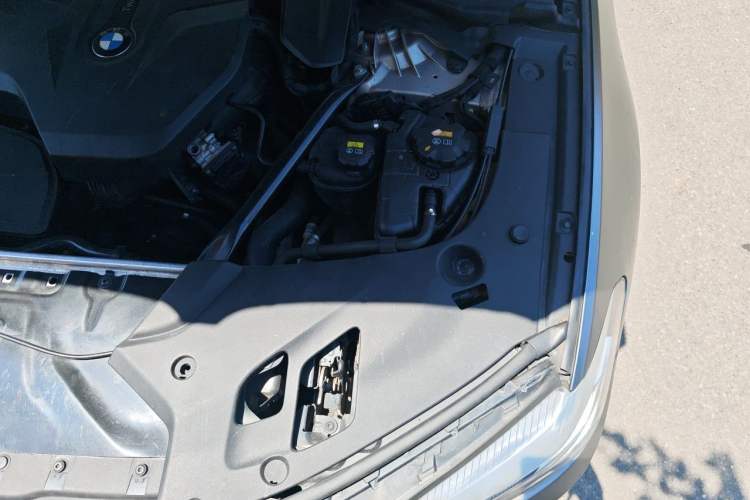 Used BMW 5 Series 2018 528Li Launch Special Edition Engine Bay Left