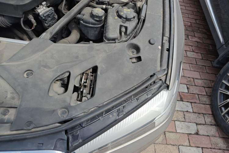 Used BMW 5 Series 2018 528Li Launch Special Edition Engine Bay Left