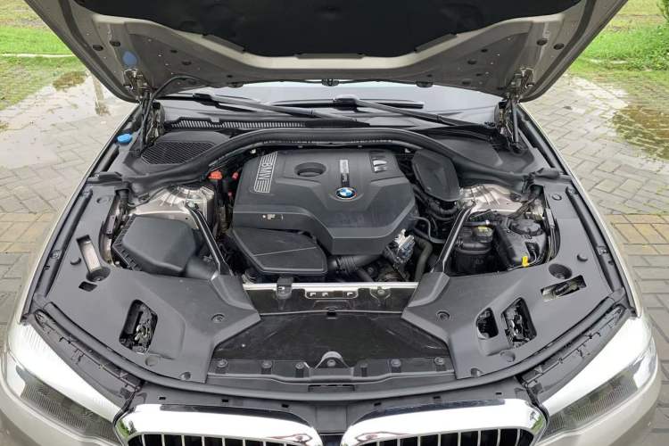 Used BMW 5 Series 2018 528Li Launch Special Edition Engine Bay
