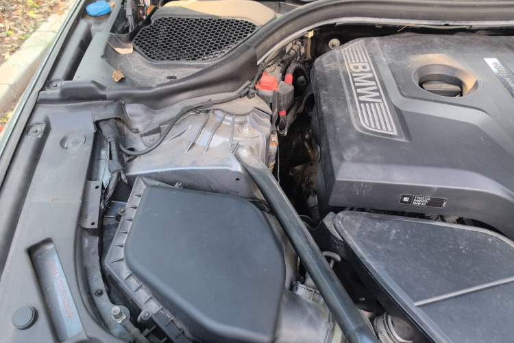 Used BMW 5 Series 2018 525i M Sport Package Engine Bay Right