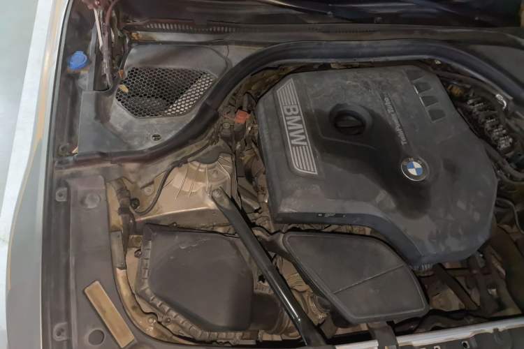 Used BMW 5 Series 2018 528Li Launch Special Edition Engine Bay Right