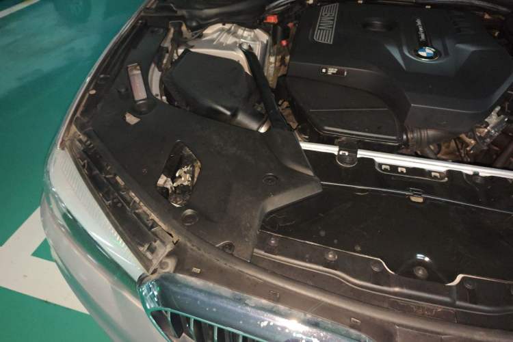 Used BMW 5 Series 2018 528Li Launch Special Edition Engine Bay Right