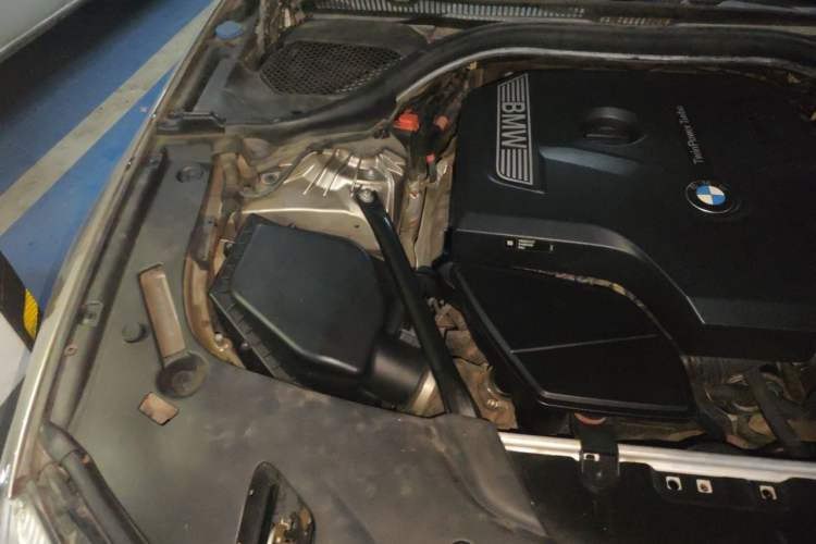 Used BMW 5 Series 2018 528Li Launch Special Edition Engine Bay Right