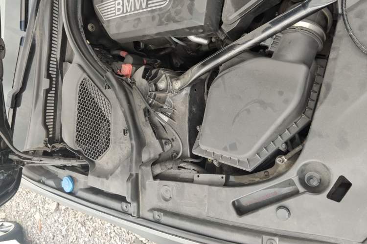 Used BMW 5 Series 2018 530Li Leading Edition Luxury Package Engine Bay Right