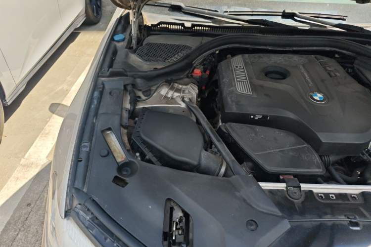 Used BMW 5 Series 2018 528Li Launch Special Edition Engine Bay Right