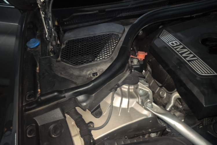 Used BMW 5 Series 2018 525Li Luxury Package Engine Bay Right