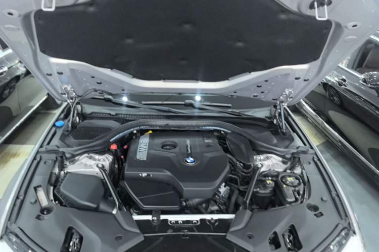Used BMW 5 Series 2018 528Li Launch Special Edition Engine Bay