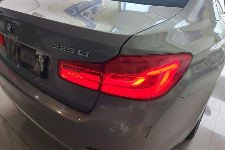 Used BMW 5 Series 2018 525Li Luxury Package Exterior 3