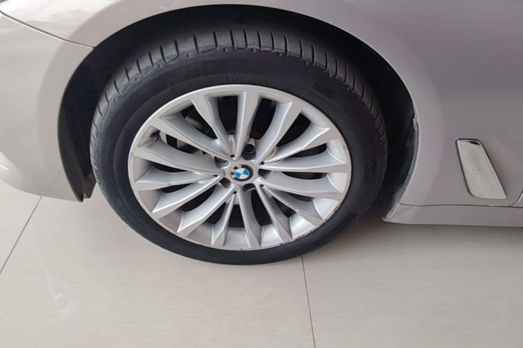 Used BMW 5 Series 2018 525Li Luxury Package Exterior 4