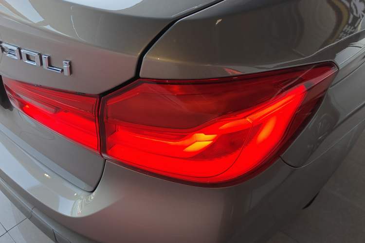 Used BMW 5 Series 2018 530Li Leading Edition Luxury Package Exterior 6