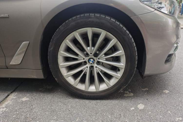 Used BMW 5 Series 2018 525Li Luxury Package Exterior 7
