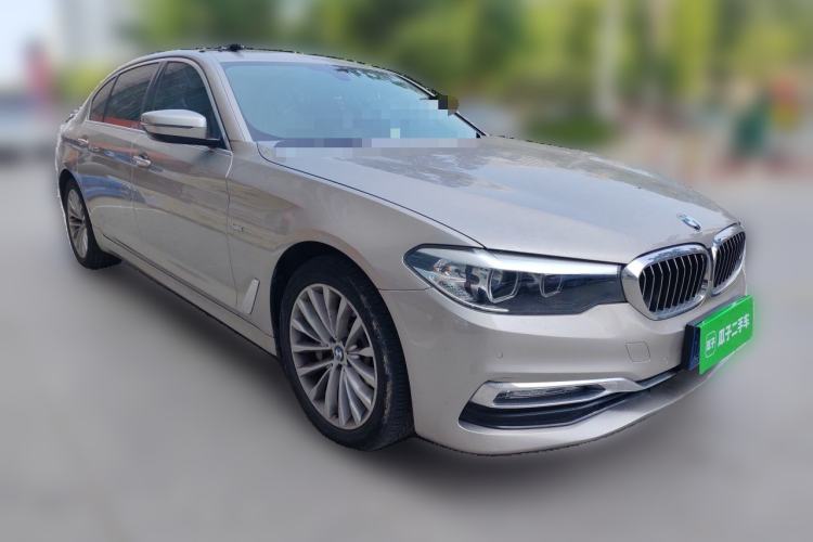 Used BMW 5 Series 2018 Facelifted 530Li xDrive Luxury Package Front Right 45 Deg