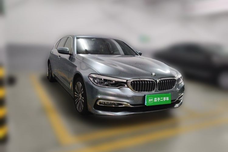 Used BMW 5 Series 2018 Facelifted 530Li Luxury Edition Premium Package Front Right 45 Deg