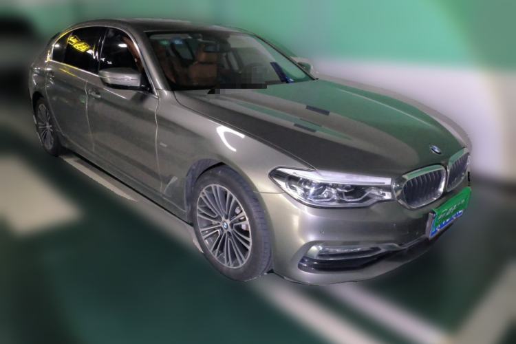 Used BMW 5 Series 2018 Facelifted 530Li Luxury Edition Premium Package Front Right 45 Deg