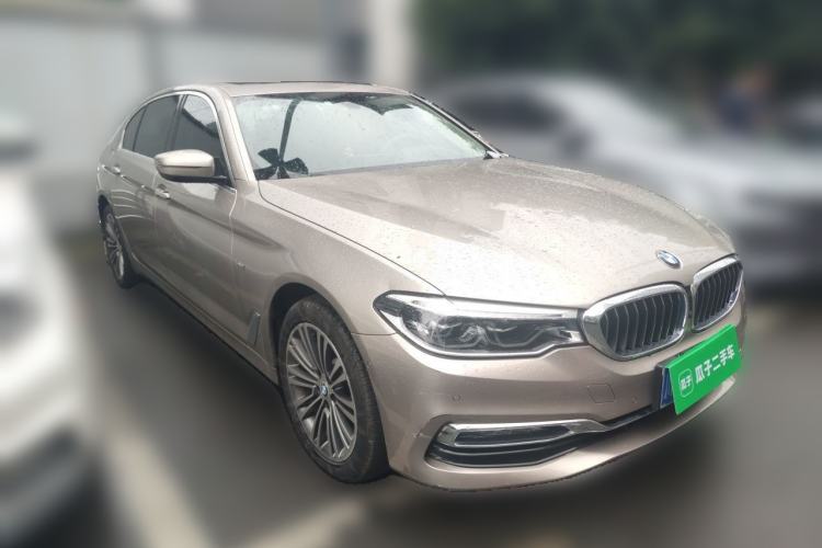 Used BMW 5 Series 2018 Facelifted 530Li Luxury Edition Premium Package Front Right 45 Deg