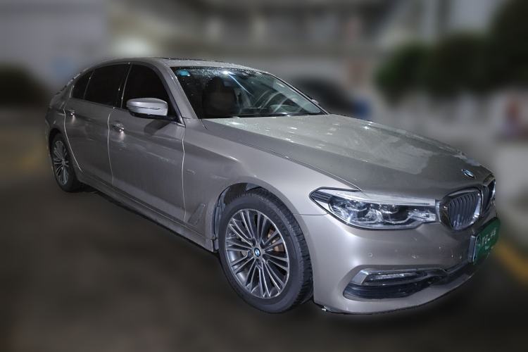 Used BMW 5 Series 2018 Facelifted 530Li Luxury Edition Premium Package Front Right 45 Deg