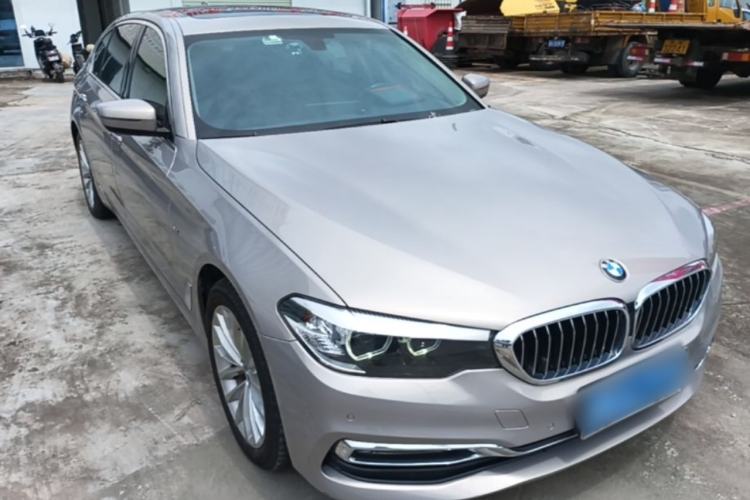 Used BMW 5 Series 2018 530Li Leading Edition Luxury Package Front Right 45 Deg