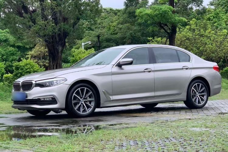 Used BMW 5 Series 2018 528Li Launch Special Edition Front Right 45 Deg