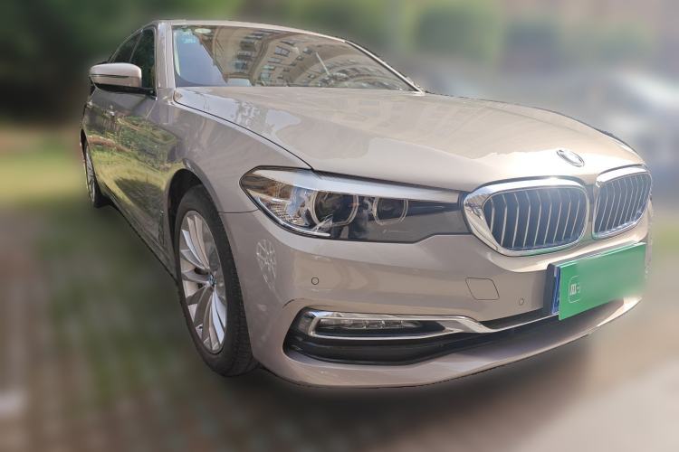 Used BMW 5 Series 2018 530Li Leading Edition Luxury Package Front Right 45 Deg
