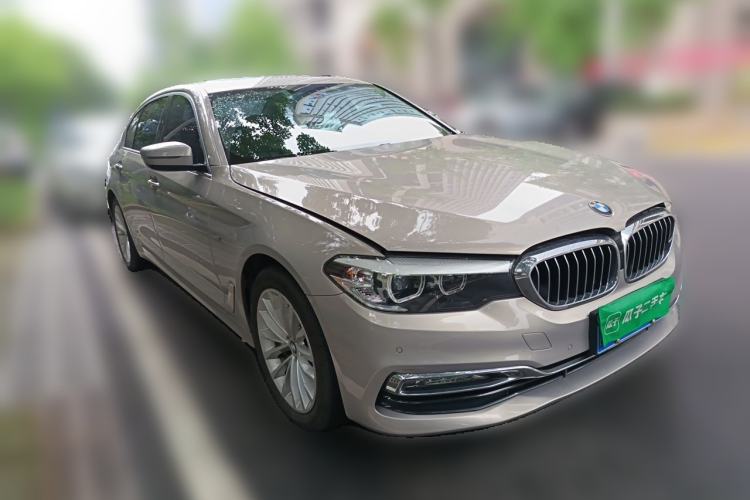 Used BMW 5 Series 2018 530Li Leading Edition Luxury Package Front Right 45 Deg